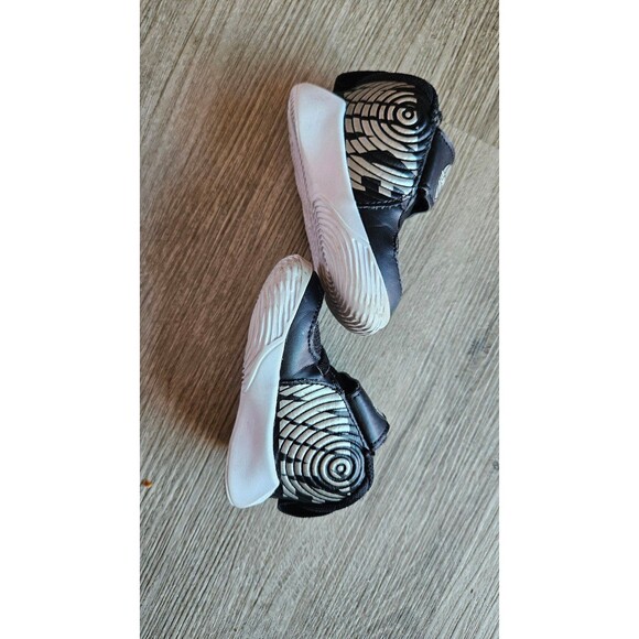 Nike team hustle baby shoes 3c black silver sneaker - Picture 3 of 4